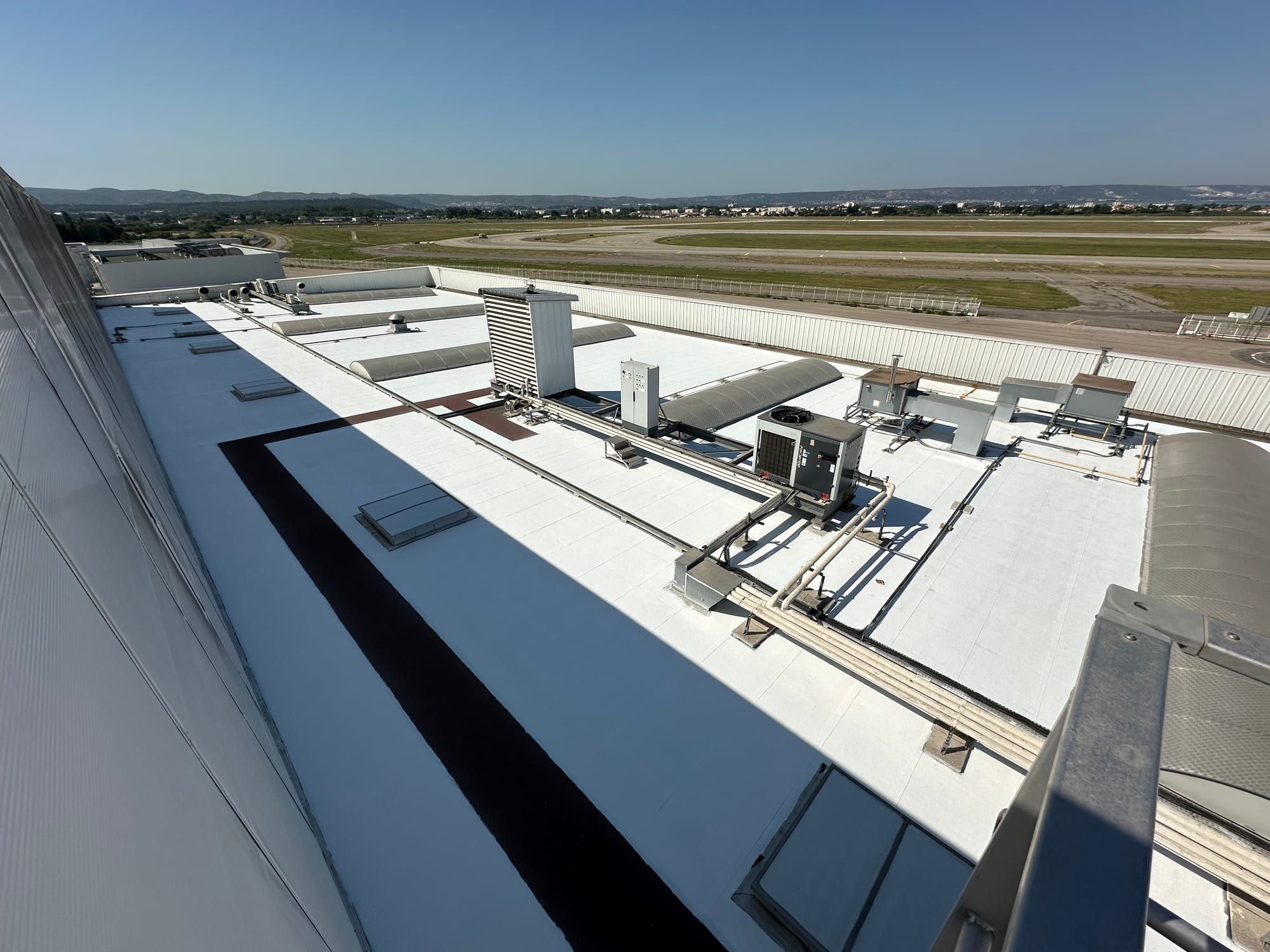 Membrane d’étanchéité du site Airbus de Marignane après application du cool roof PrimaTherm®