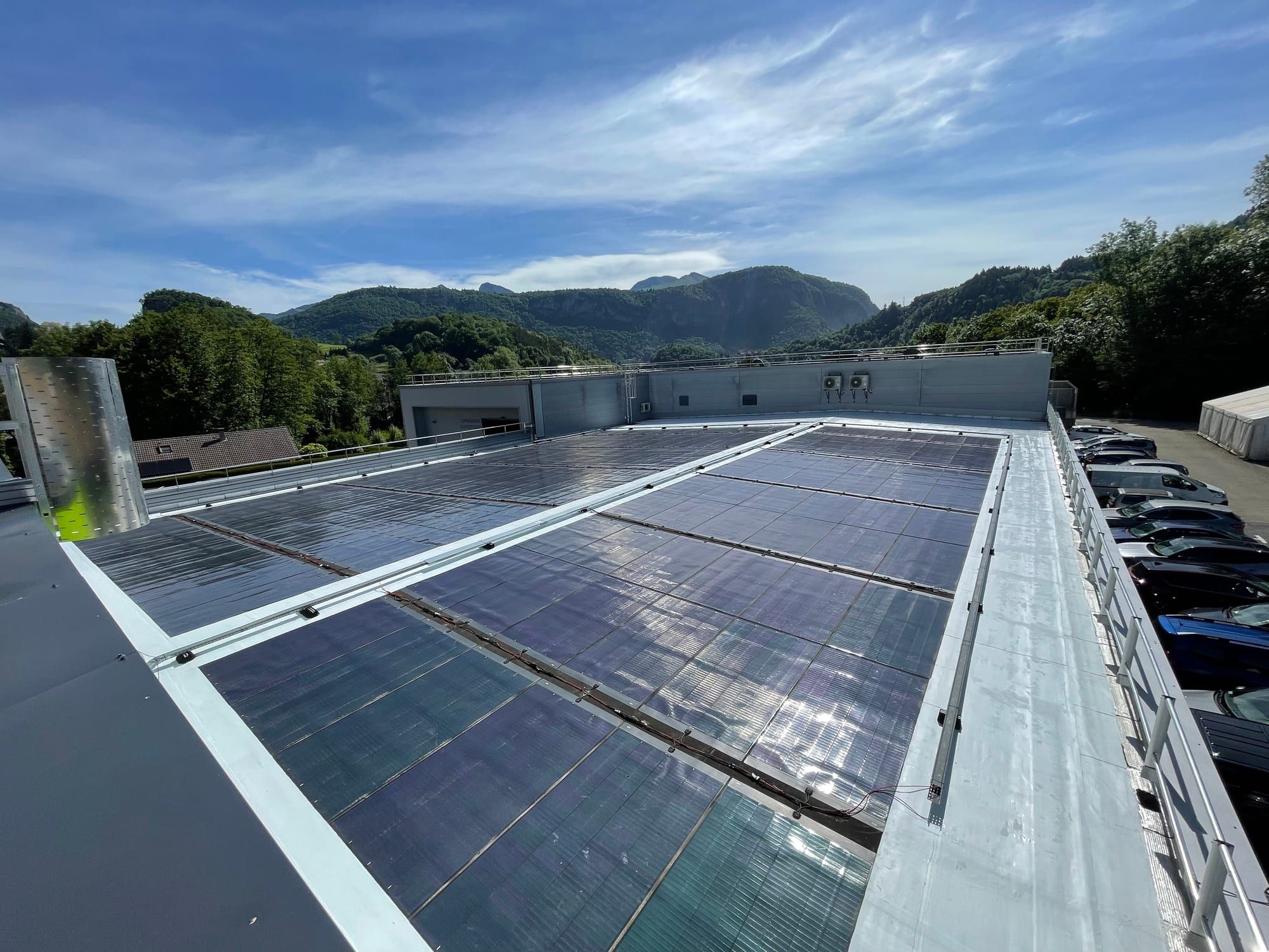 Photovoltaic panels mounted on the membrane coated reflective white