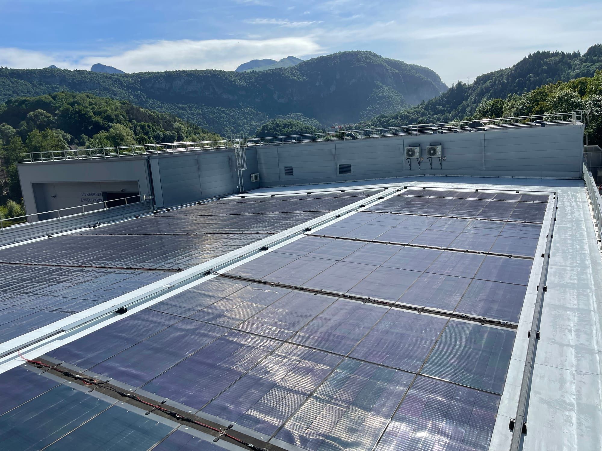 Overview of the treated roof and its solar panels